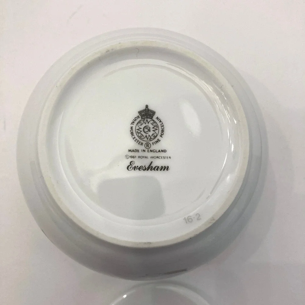 Royal Worcester Evesham Sugar Bowl with Lid Apple Shape Fruit Porcelain White